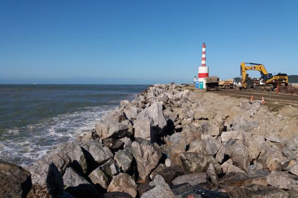 Superintendência do Porto de Itajaí aguarda informações sobre objetos submersos encontrados nas obras da Bacia de Evolução.