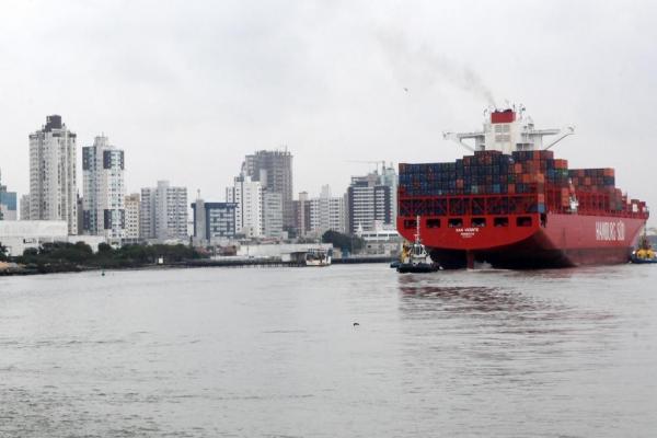 Porto de Itajaí dá as boas-vindas à nova rota da Ásia.