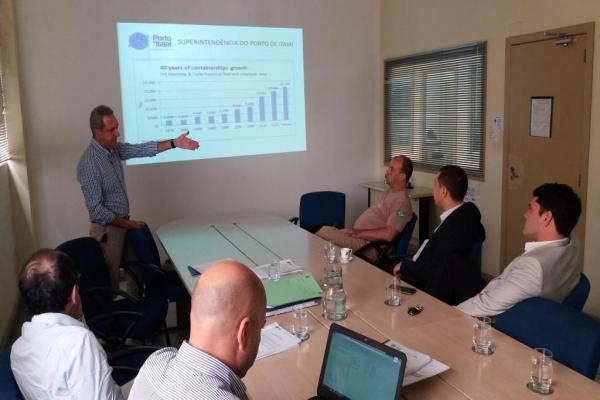 Vereadores da Comissão de Portos conheceram atual situação do Porto de Itajaí. Vereadores da Comissão de Portos conheceram atual situação do Porto de Itajaí.