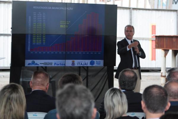 Retomada das operações dos berços 01 e 03 triplica capacidade de carga do Porto de Itajaí.