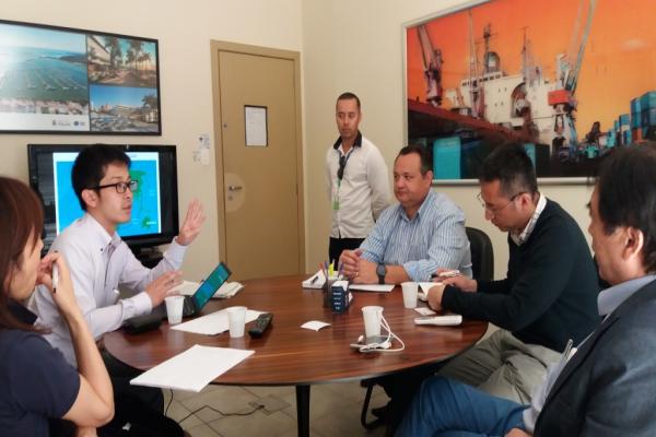 Técnicos do Ministério da Agricultura do Japão visitam o Porto de Itajaí.