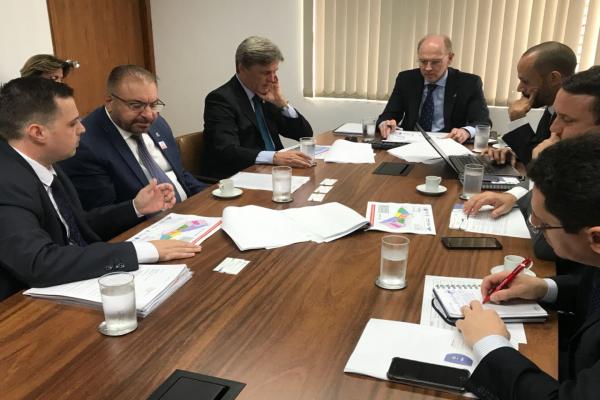 Crescimento do porto e compra do terreno do CIS são debatidos com a Antaq em Brasília.