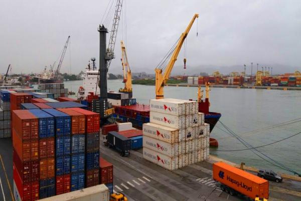 Berço 3 do Porto de Itajaí registra sua primeira atracação.
