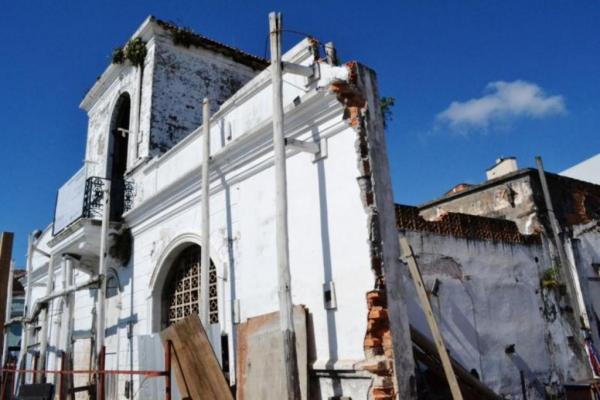 Almirante da Marinha do Brasil conhece projeto de implantação do futuro Museu do Porto.