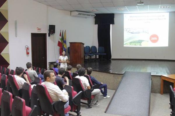 Superintendência do Porto de Itajaí recebeu através de visitas técnicas 350 universitários no primeiro semestre.