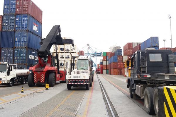 Em outubro, Porto de Itajaí cresceu 82% na sua movimentação total de cargas. Em outubro, Porto de Itajaí cresceu 82% na sua movimentação total de cargas.