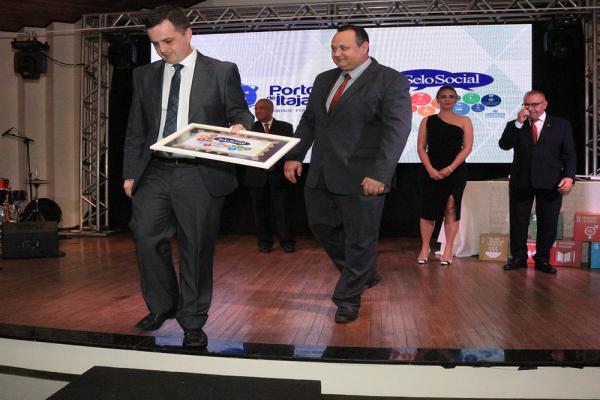 Superintendência do Porto de Itajaí recebe certificação como empresa socialmente responsável.