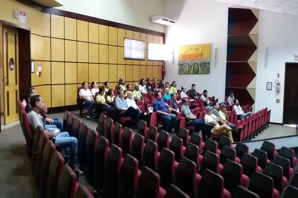 Superintendência do Porto de Itajaí promove palestra sobre o câncer de próstata com médico especializado.