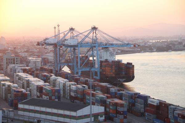 Complexo Portuário de Itajaí tem crescimento de 10% na movimentação de contêineres.
