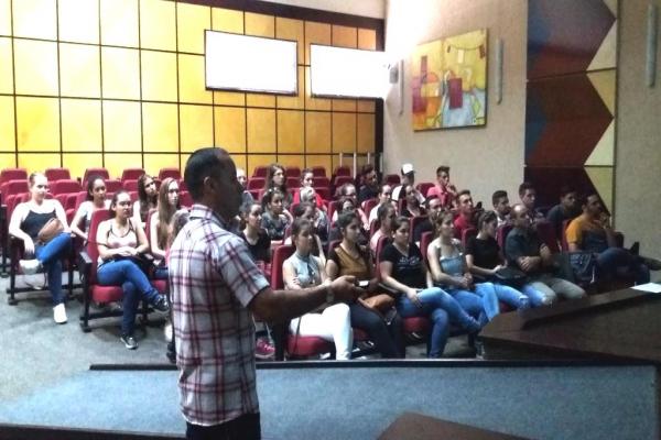 Mais de mil universitários visitaram o Porto de Itajaí em 2019.