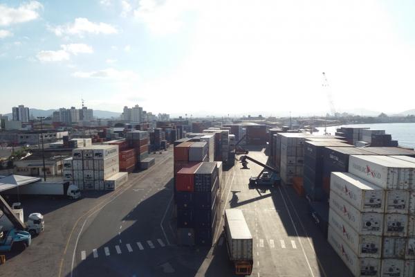 Porto de Itajaí registra crescimento histórico do triênio com 150% na movimentação de contêineres e fecha 2019 com 23% de aumento em tonelagem.