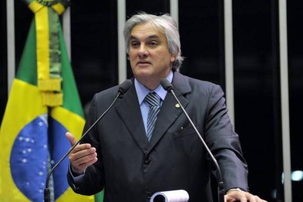 Delcídio Amaral cancela palestra em Itajaí 