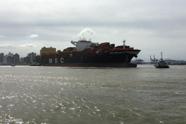 Manobras especiais com navios de até 306 metros foram realizadas com sucesso na área da nova Bacia de Evolução.