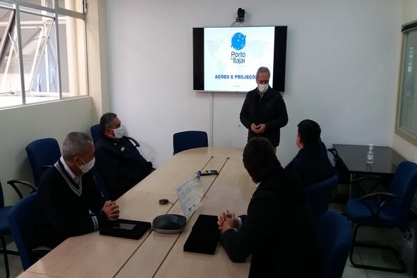 Novo Delegado da Capitania dos Portos de Itajaí visita Superintendência.