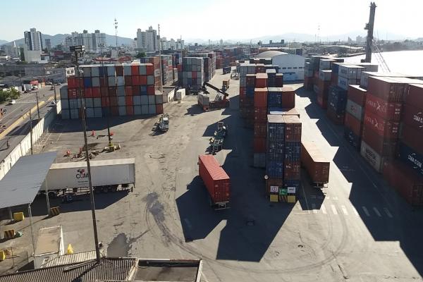 Porto de Itajaí cresce 12% no primeiro semestre de 2020.