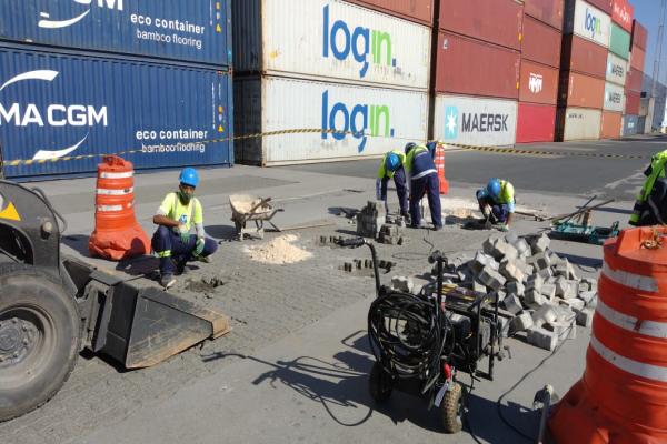 Superintendência do Porto de Itajaí realiza manutenção do pavimento da área primária