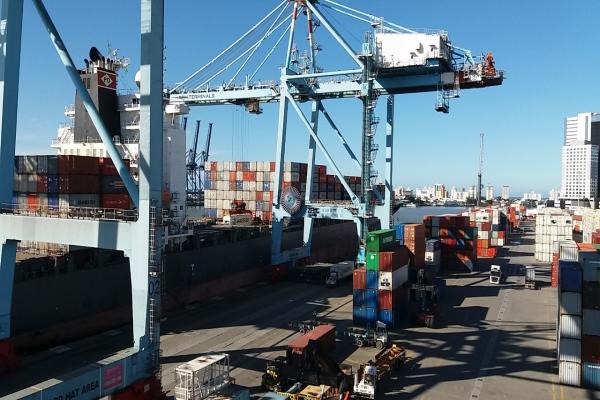 Complexo Portuário de Itajaí e Navegantes registra crescimento de 23% na movimentação de contêineres (TEU’s).