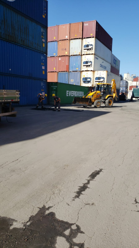 Autoridade Portuária realiza reparos na pavimentação da área pública do Porto de Itajaí. Autoridade Portuária realiza reparos na pavimentação da área pública do Porto de Itajaí.
