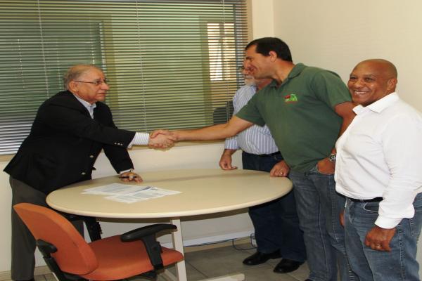 Convênio garante operações de estacionamento para caminhões em Itajaí