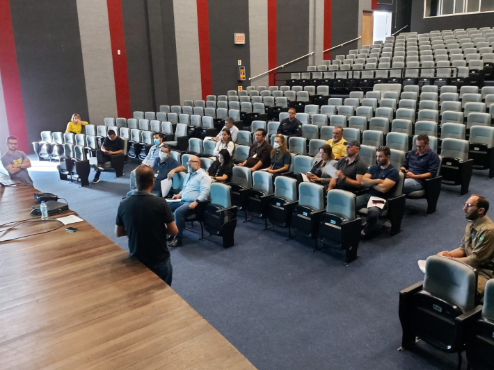 Membros do Claps recebem informações sobre a próxima temporada de cruzeiros