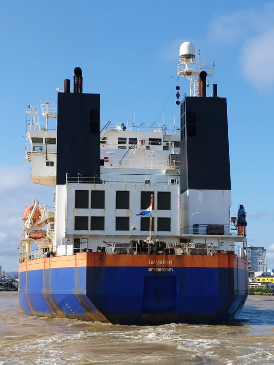 Draga holandesa trabalha intensamente no Complexo Portuário de Itajaí e Navegantes Draga holandesa trabalha intensamente no Complexo Portuário de Itajaí e Navegantes