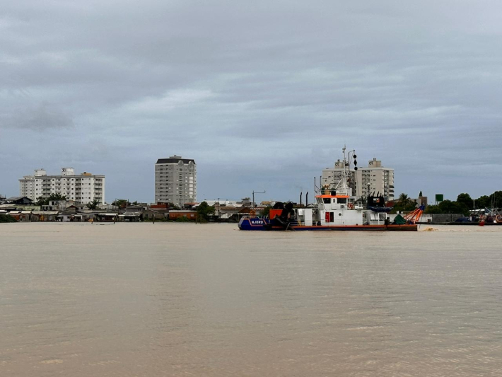 Superintendência do Porto de Itajaí retoma os trabalhos de dragagem de manutenção no Complexo Portuário do Rio Itajaí Açu. Superintendência do Porto de Itajaí retoma os trabalhos de dragagem de manutenção no Complexo Portuário do Rio Itajaí Açu.