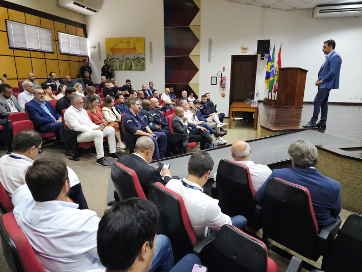 APS reúne comunidade portuária de Itajaí para apresentar planos