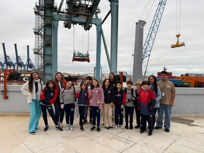Colégio Superação visita o Porto de Itajaí em mais uma edição do Escola no Porto
