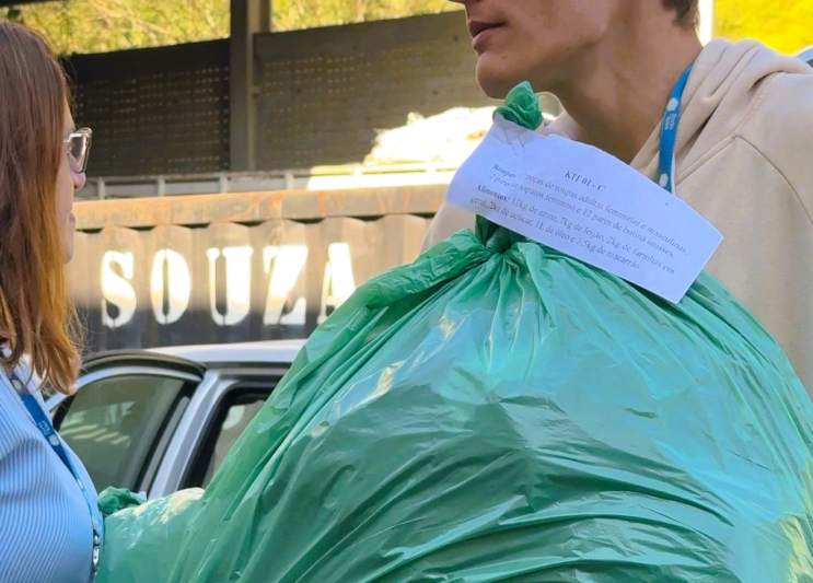 Porto de Itajaí realiza doações de alimentos, agasalhos e EPIs para instituições sociais