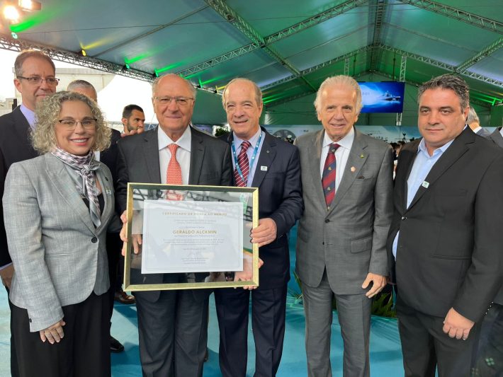 GERALDO ALCKMIN RECEBE HONRARIA DO PORTO DE ITAJAÍ POR APOIO À FEDERALIZAÇÃO E SINALIZA APOIO A CRIAÇÃO DA EMPRESA FEDERAL 