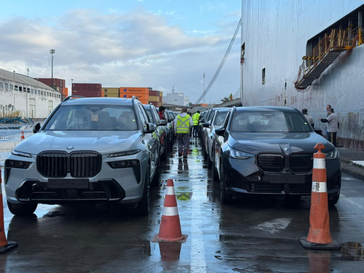 Navio Adriatic Highway traz 396 veículos BMW ao Porto de Itajaí
