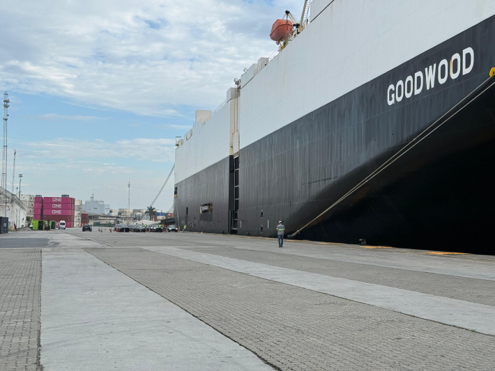 Porto de Itajaí recebe navio com carga de veículos de luxo e reforça retomada das operações