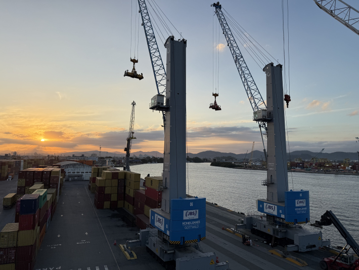 Porto de Itajaí registra crescimento de 82% na movimentação de abril em relação a 2025