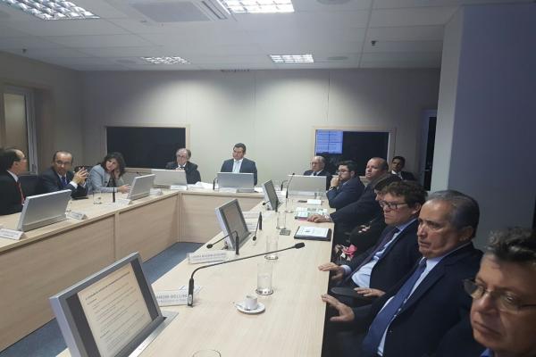 Prefeito Jandir Bellini e lideranças políticas e empresariais buscam alternativas de crescimento para o Porto de Itajaí