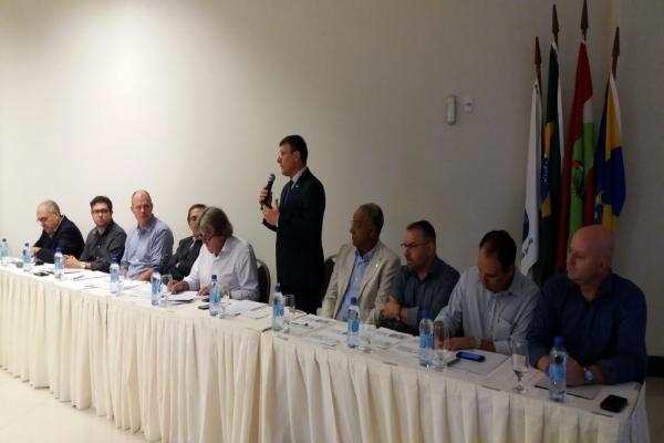 FCDL e Autoridades debatem demandas regionais. 