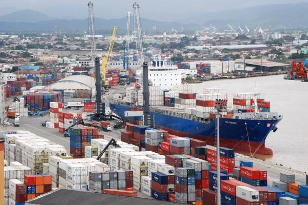 Movimentação de maio sofre retração.