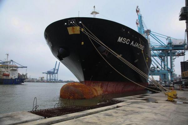 Assinada a ordem de serviço para reinício das obras nos berços do Porto de Itajaí